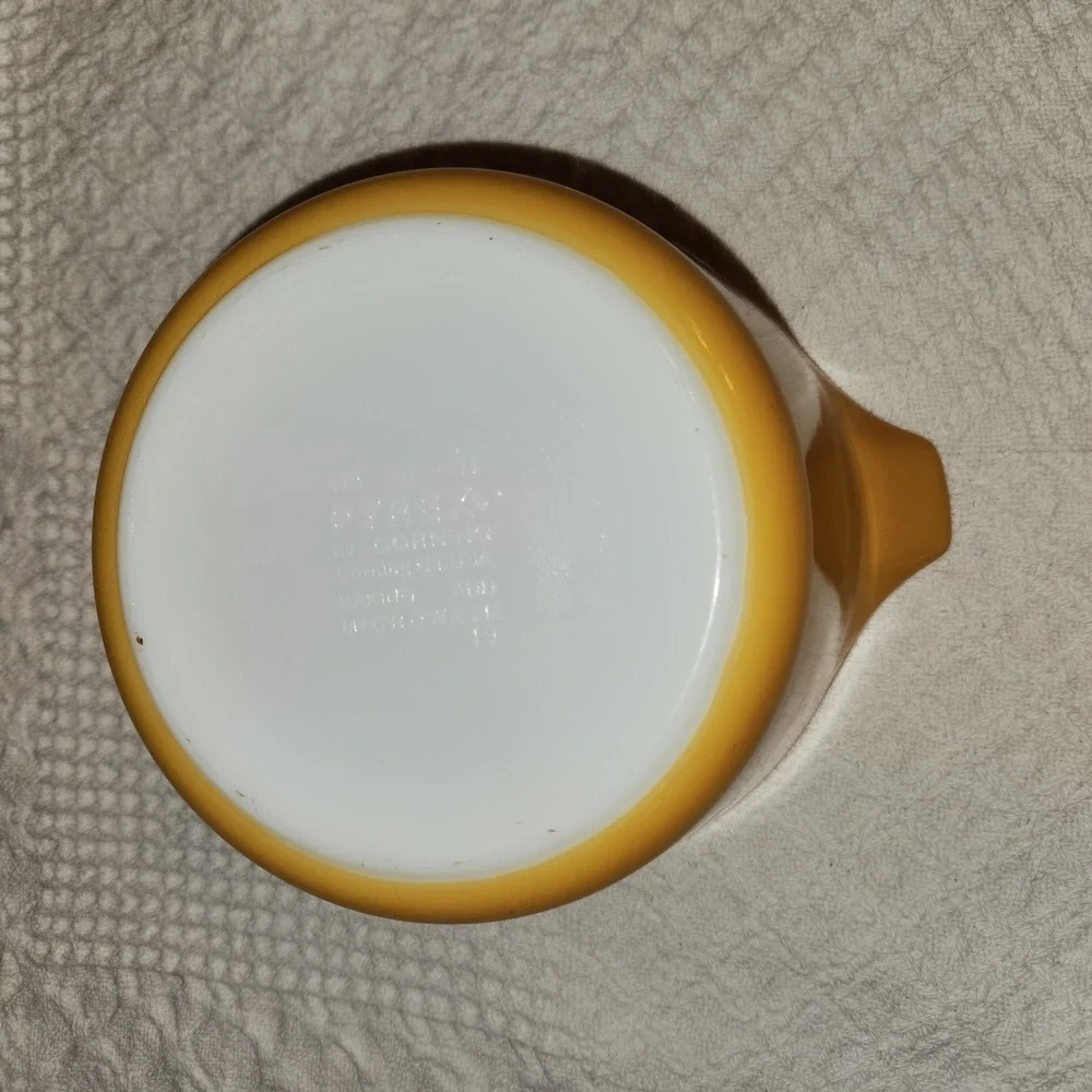 Vintage Pyrex Golden Butterfly White Floral Bakeware 1 QT 473